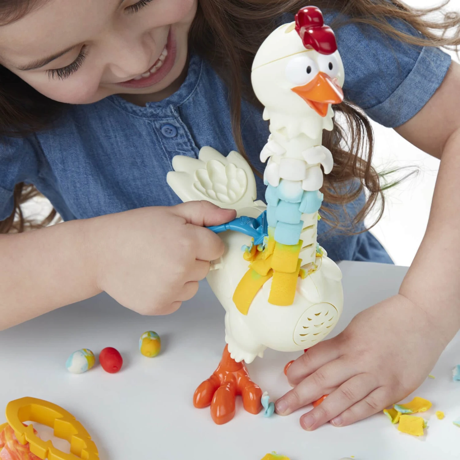 Play-Doh Animal Crew Cluck-a-Dee Feather Fun Chicken 4 Tubs 2 Play-Doh Animal Crew Cluck-a-Dee Feather Fun Chicken 4 Tubs - Image 2